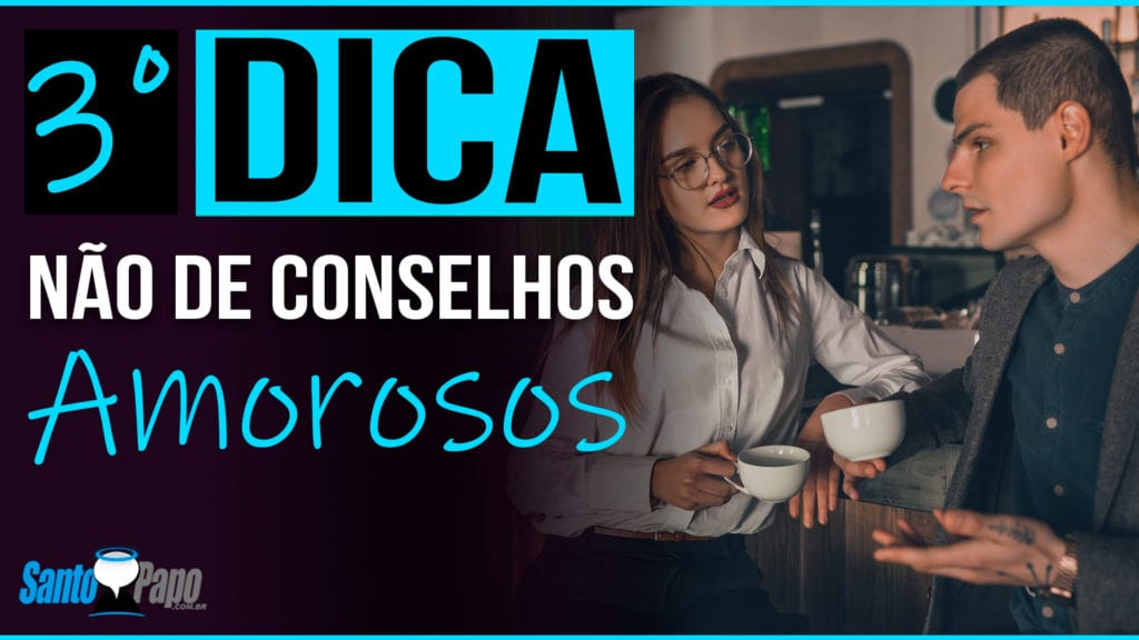 Mulher conversando com homem enquanto tomam café juntos