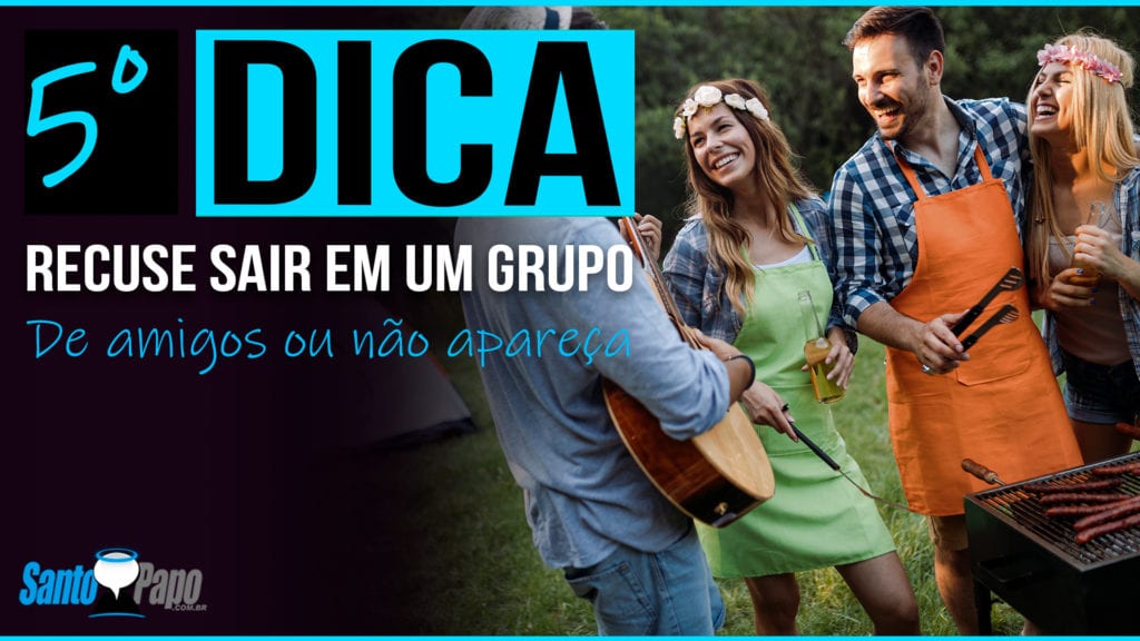 Grupo de amigos se divertindo em um churrasco ao ar livre