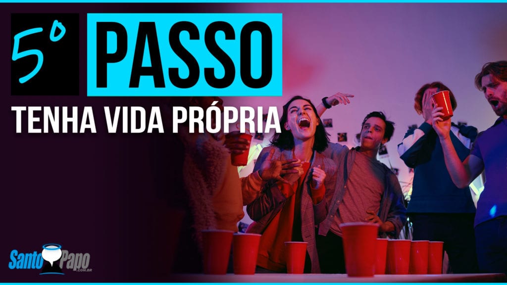 Grupo de amigos se divertindo em festa durante a noite