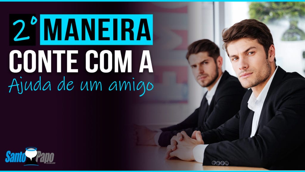 Homem e amigo no bar observando garotas de longe